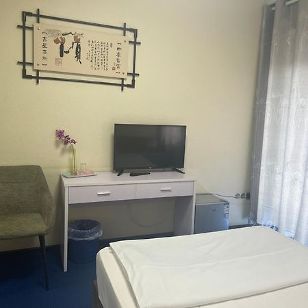 Hotel Am Flughafen Кёльн Экстерьер фото