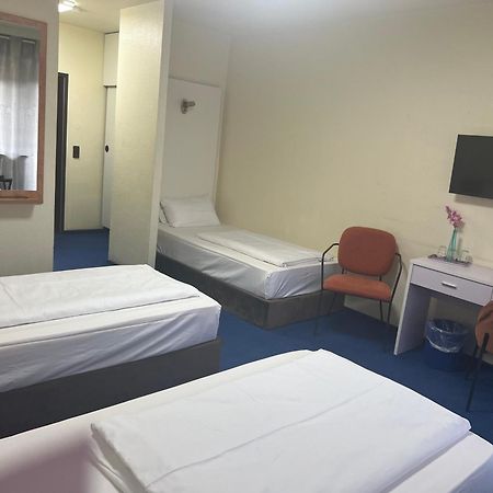 Hotel Am Flughafen Кёльн Экстерьер фото