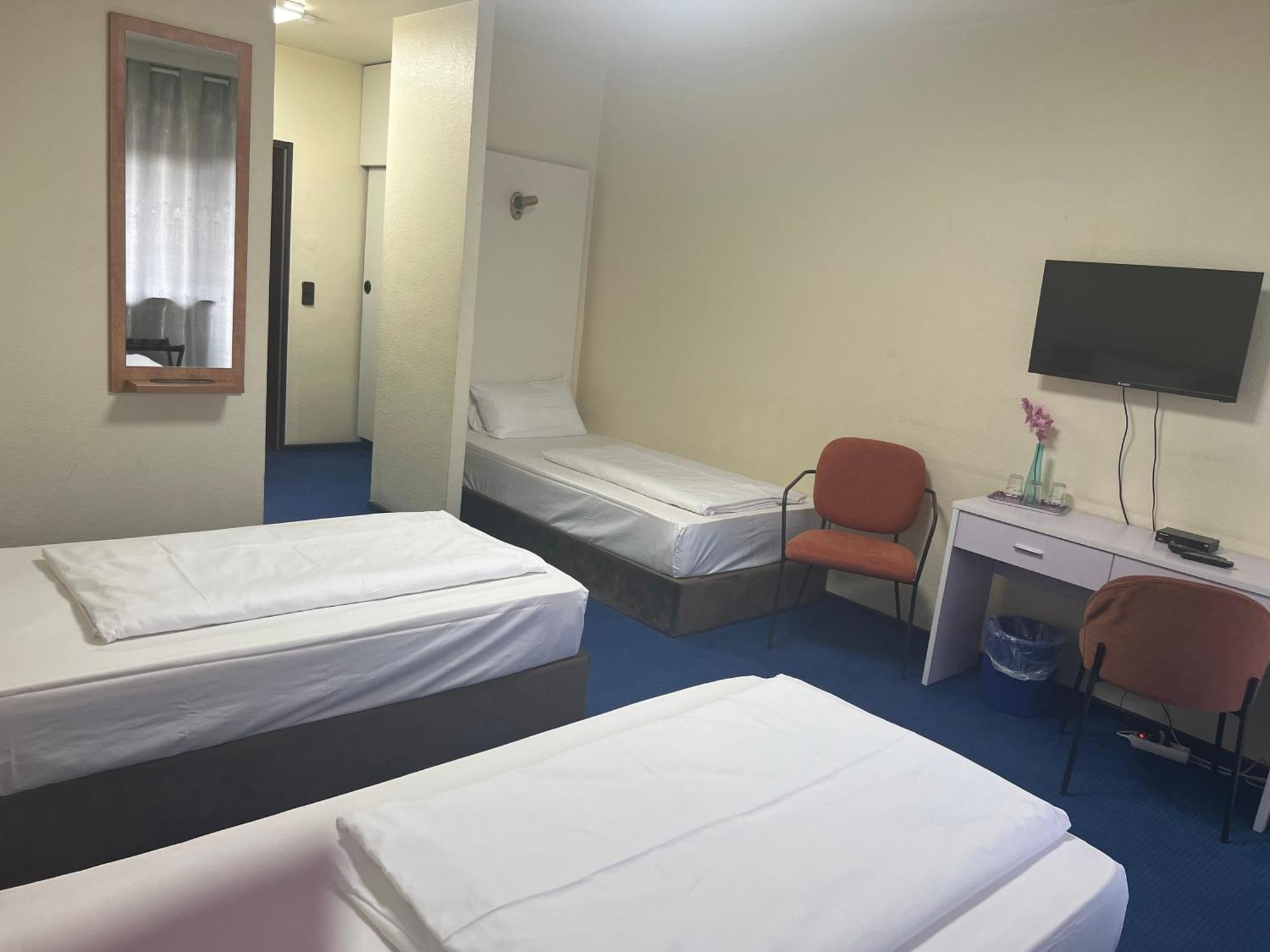 Hotel Am Flughafen Кёльн Экстерьер фото
