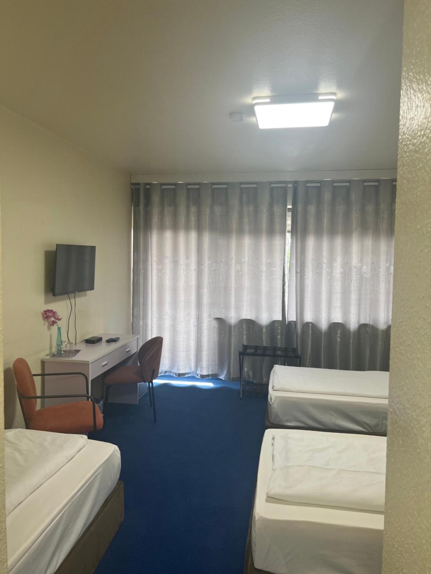 Hotel Am Flughafen Кёльн Экстерьер фото