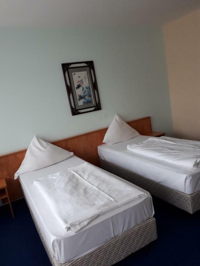 Hotel Am Flughafen Кёльн Экстерьер фото